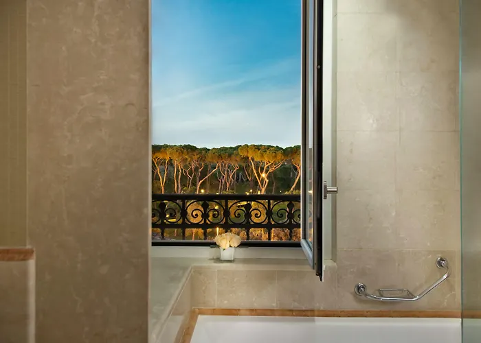 Hotel Marriott Grand Flora 4*